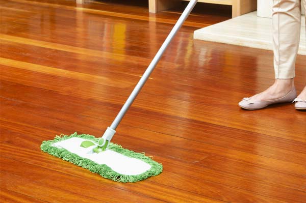 Cách lau sàn nhà sạch bóng