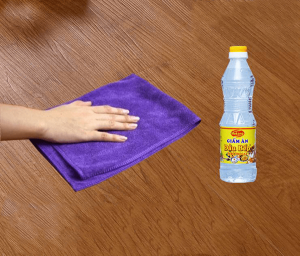 Cách tẩy sơn trên nền nhà